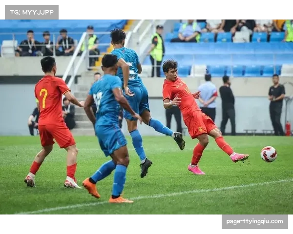 中国香港队彭利拿点射绝杀印度保留希望